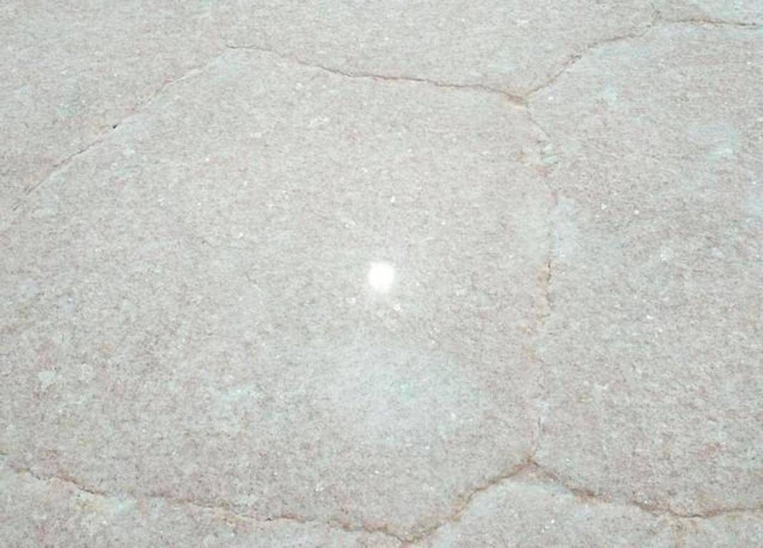 Bolivia, spiegato ‘effetto specchio’ della distesa salata Salar de Uyuni